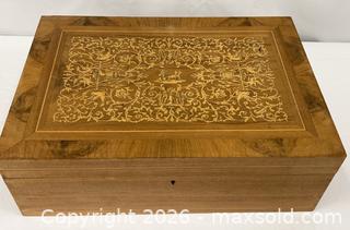 MaxSold Auction: Three Exceptional Vintage Lidded Boxes - Campbell (California, USA) PARTNER MANAGED Estate Sale Online Auction -  Dell Avenue