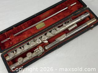 MaxSold Auction: Vintage Haynes Flute in Case - Campbell (California, USA) PARTNER MANAGED Estate Sale Online Auction -  Dell Avenue
