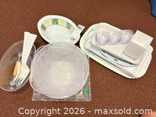 MaxSold Auction: Plastic Dishes B - Toronto (Ontario, Canada) Downsizing Online Auction - Maxwell Street