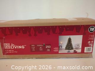 MaxSold Auction: for LIVING 6 ft 6 inch Artificial Christmas Tree, Pre-lit Incandescent - Ottawa (Ontario, Canada) SELLER MANAGED Estate Sale Online Auction - Bramblegrove Crescent