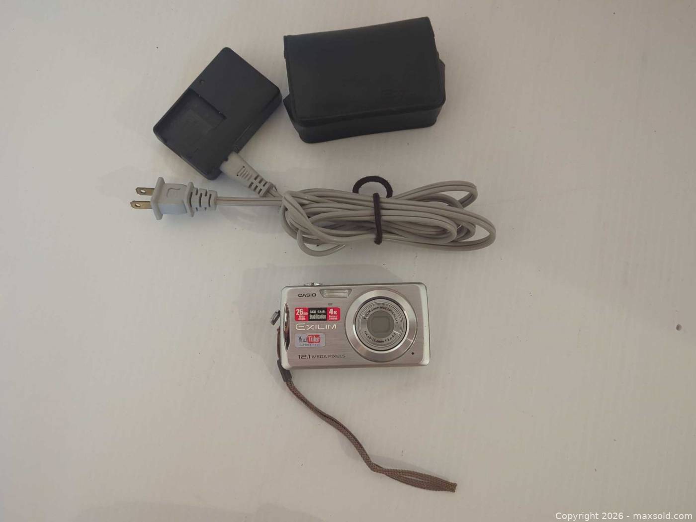 CASIO EXILIM & SONY Cyber-shot 3台セット Sony Cyber-shot & Casio Exilim digital cameras with accessories