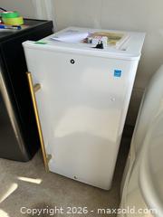 MaxSold Auction: Vida by Paderno Mini Fridge - Gananoque (Ontario, Canada) SELLER MANAGED Downsizing Online Auction -Elmwood Drive