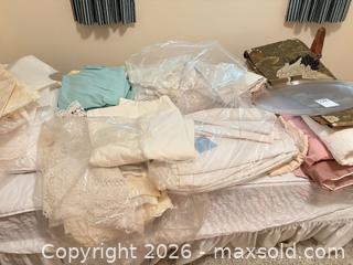 MaxSold Auction: Vintage Linen, Cotton and Lace Linens B - Mississippi Mills (Ontario, Canada) Moving Online Auction - Vaughan Street