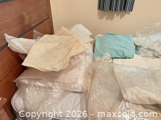 MaxSold Auction: Vintage Linen, Cotton and Lace Linens B - Mississippi Mills (Ontario, Canada) Moving Online Auction - Vaughan Street