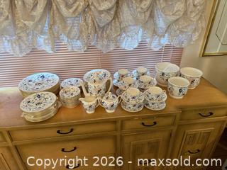 MaxSold Auction: Coalport “Pageant” English Bone China Dinnerware Service – 12 Place Settings - Vaughan (Ontario, Canada) SELLER MANAGED Estate Sale Online Auction - Rodeo Drive