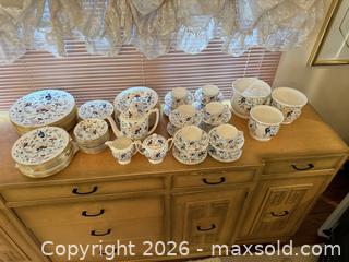 MaxSold Auction: Coalport “Pageant” English Bone China Dinnerware Service – 12 Place Settings - Vaughan (Ontario, Canada) SELLER MANAGED Estate Sale Online Auction - Rodeo Drive