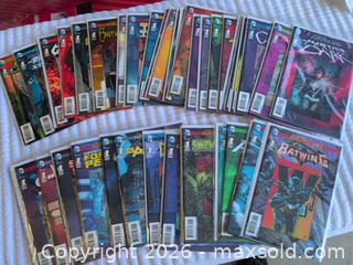 MaxSold Auction: Futures End (The New 52) #1 - DC Comics Lenticular Variant (41) all holographic  - Welland (Ontario, Canada) SELLER MANAGED Reseller Online Auction -  Young Road