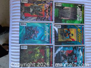 MaxSold Auction: Futures End (The New 52) #1 - DC Comics Lenticular Variant (41) all holographic  - Welland (Ontario, Canada) SELLER MANAGED Reseller Online Auction -  Young Road