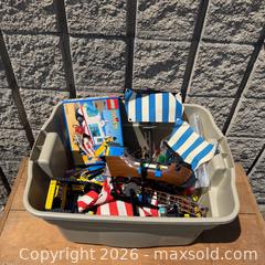 MaxSold Auction: Bin Full of LEGO: Ships, People & More - Toronto (Ontario, Canada) PARTNER MANAGED Reseller Online Auction - Crouse Road (STORAGE)