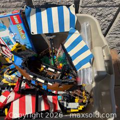 MaxSold Auction: Bin Full of LEGO: Ships, People & More - Toronto (Ontario, Canada) PARTNER MANAGED Reseller Online Auction - Crouse Road (STORAGE)