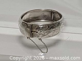 MaxSold Auction: Vintage Sterling Silver Etched Floral Cuff Bangle Bracelet Marked  - Toronto (Ontario, Canada) PARTNER MANAGED Reseller Online Auction - Queen Street West