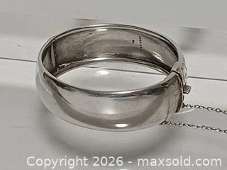 MaxSold Auction: Vintage Sterling Silver Etched Floral Cuff Bangle Bracelet Marked  - Toronto (Ontario, Canada) PARTNER MANAGED Reseller Online Auction - Queen Street West