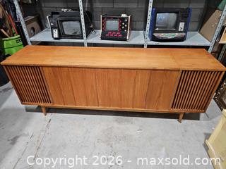 MaxSold Auction: Pioneer Mid-Century Console Stereo Record Player Cabinet - Toronto (Ontario, Canada) PARTNER MANAGED Reseller Online Auction - Coldwater Road