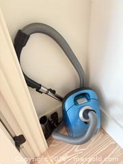 MaxSold Auction: Miele Sirius Canister Vacuum Cleaner 1200W Blue - Okatie (South Carolina, USA) SELLER MANAGED Moving Online Auction - Bee Tree Drive