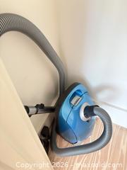 MaxSold Auction: Miele Sirius Canister Vacuum Cleaner 1200W Blue - Okatie (South Carolina, USA) SELLER MANAGED Moving Online Auction - Bee Tree Drive