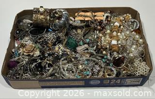 MaxSold Auction: Estate Jewellery Over 9lbs - Burlington (Ontario, Canada) SELLER MANAGED Estate Sale Online Auction -  Fairview Street (STORAGE)