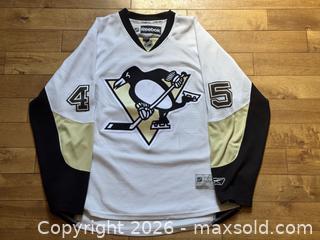MaxSold Auction: Reebok Pittsburgh Penguins White/Black/Gold Mesh Jersey, Size L - Ottawa (Ontario, Canada) PARTNER MANAGED Estate Sale Online Auction - Bongard Avenue (STORAGE)