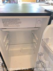 MaxSold Auction: Hamilton Beach 3.3 cu ft Compact Mini Refrigerator - Black B - Brantford (Ontario, Canada) Estate Sale Online Auction - Fieldstone Circle