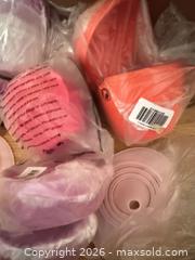 MaxSold Auction: Tupperware Plastic Storage Containers & Cookware & More - Langford (British Columbia, Canada) PARTNER MANAGED Estate Sale Online Auction - Glen Lake Road