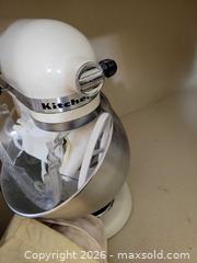 MaxSold Auction: KitchenAid Classic Stand Mixer, 4.5 qt, White/Stainless - High Bridge (New Jersey, USA) PARTNER MANAGED Estate Sale Online Auction -  West Main Street