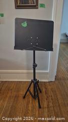 MaxSold Auction: Gleam Black Telescoping Music Stand, Metal/Plastic - Toronto (Ontario, Canada) PARTNER MANAGED Estate Sale Online Auction -  Saint Andrews Gardens
