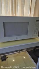 MaxSold Auction: Magic Chef White Countertop Microwave with Wooden 2-Shelf Stand - Toronto (Ontario, Canada) PARTNER MANAGED Estate Sale Online Auction -  Saint Andrews Gardens