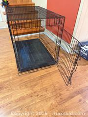 MaxSold Auction: Large Metal Wire Dog Crate with Removable Plastic Tray - Oak Bay (British Columbia, Canada) PARTNER MANAGED Moving Online Auction - Plymouth Road