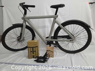 MaxSold Auction: VanMoof S5 Electric Bike, Light Gray - Toronto (Ontario, Canada) PARTNER MANAGED Downsizing Online Auction - Dupont Street (STORAGE)