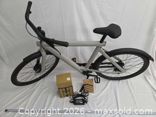 MaxSold Auction: VanMoof S5 Electric Bike, Light Gray - Toronto (Ontario, Canada) PARTNER MANAGED Downsizing Online Auction - Dupont Street (STORAGE)