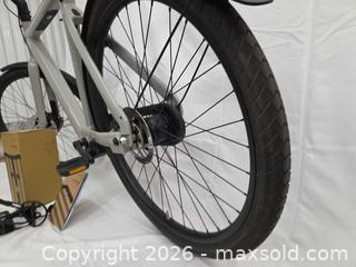 MaxSold Auction: VanMoof S5 Electric Bike, Light Gray - Toronto (Ontario, Canada) PARTNER MANAGED Downsizing Online Auction - Dupont Street (STORAGE)