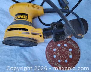 MaxSold Auction: DeWALT D26453 5 in Random Orbit Sander Corded Electric - Saanich (British Columbia, Canada) SELLER MANAGED Downsizing Online Auction - Carey Rd.
