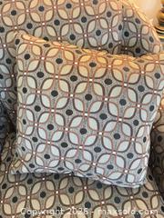 MaxSold Auction: Swivel Chair B - North Whitehall Township (Pennsylvania, USA) PARTNER MANAGED Downsizing Online Auction - Vista Drive