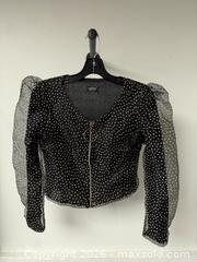 MaxSold Auction: Akrin woman Size 3 - Vancouver (British Columbia, Canada) PARTNER MANAGED Downsizing Online Auction - Venables Street