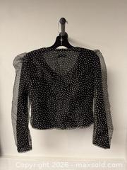 MaxSold Auction: Akrin woman Size 3 - Vancouver (British Columbia, Canada) PARTNER MANAGED Downsizing Online Auction - Venables Street