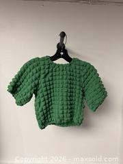 MaxSold Auction: Green T woman size S - Vancouver (British Columbia, Canada) PARTNER MANAGED Downsizing Online Auction - Venables Street