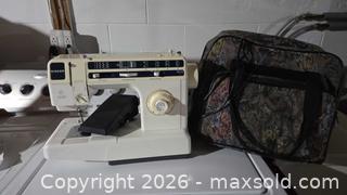 MaxSold Auction: Singer 9812C Sewing Machine - Pembroke (Ontario, Canada) PARTNER MANAGED Downsizing Online Auction - Ellis Avenue