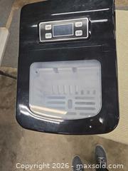 MaxSold Auction: Portable Countertop Ice Maker, Black/White (Unknown Brand) - Port Orchard (Washington, USA) SELLER MANAGED Downsizing Online Auction - May Ranch Lane South West