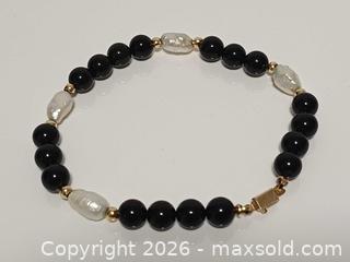 MaxSold Auction: Black Onyx & Fresh Water Pearl Beads with 14K Clasp & Beads Bracelet Marked  - Toronto (Ontario, Canada) PARTNER MANAGED Reseller Online Auction - Queen Street West
