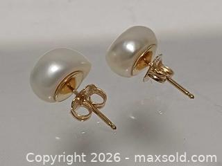 MaxSold Auction: Nature Fresh Water Pearl with 14K Gold Backing Earrings Set Marked  - Toronto (Ontario, Canada) PARTNER MANAGED Reseller Online Auction - Queen Street West