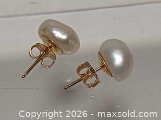 MaxSold Auction: Nature Fresh Water Pearl with 14K Gold Backing Earrings Set Marked  - Toronto (Ontario, Canada) PARTNER MANAGED Reseller Online Auction - Queen Street West