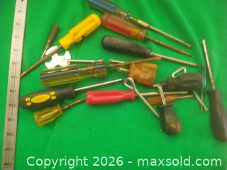 MaxSold Auction: Assorted Screwdrivers and Nut Drivers (10+) - San Mateo (California, USA) SELLER MANAGED Moving Online Auction - Seville Way