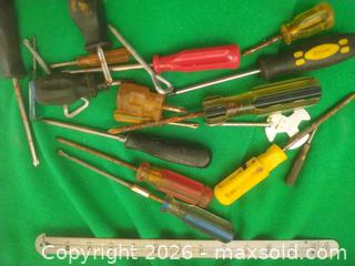 MaxSold Auction: Assorted Screwdrivers and Nut Drivers (10+) - San Mateo (California, USA) SELLER MANAGED Moving Online Auction - Seville Way