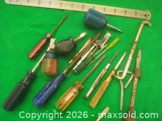 MaxSold Auction: Assorted Screwdrivers, Pry Tool & Punches/Awls Set (6–10 pcs) - San Mateo (California, USA) SELLER MANAGED Moving Online Auction - Seville Way