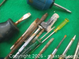 MaxSold Auction: Assorted Screwdrivers, Pry Tool & Punches/Awls Set (6–10 pcs) - San Mateo (California, USA) SELLER MANAGED Moving Online Auction - Seville Way