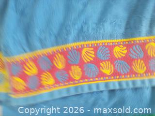 MaxSold Auction: Blue Cotton Terry Bath Towel with Shell Border - San Mateo (California, USA) SELLER MANAGED Moving Online Auction - Seville Way