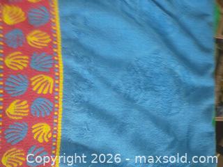 MaxSold Auction: Blue Cotton Terry Bath Towel with Shell Border - San Mateo (California, USA) SELLER MANAGED Moving Online Auction - Seville Way