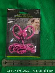 MaxSold Auction: e-CIRCUIT Pink Sport Earhook Earphones — 3.5mm Wired - San Mateo (California, USA) SELLER MANAGED Moving Online Auction - Seville Way