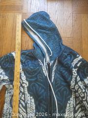 MaxSold Auction: Unisex Full-Zip Cable Knit Print Hoodie, Blue/White/Black, M/Chinese XL - San Mateo (California, USA) SELLER MANAGED Moving Online Auction - Seville Way