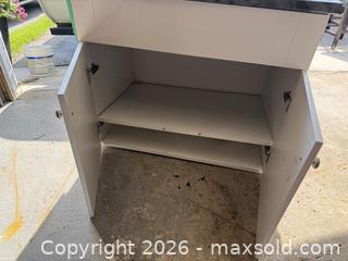 MaxSold Auction: laundry cabinet - Peterborough (Ontario, Canada) SELLER MANAGED Moving Online Auction - Dobbin Avenue .