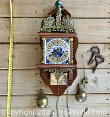 MaxSold Auction: Wall clock - Windsor (Ontario, Canada) SELLER MANAGED Reseller Online Auction - Byng Road